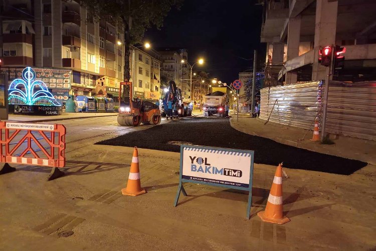 Trafiğe engel olmamak için gece yarısı asfalt -
