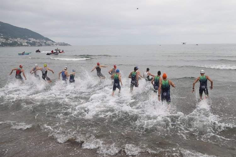 Triatlon şampiyonası nefes kesti -