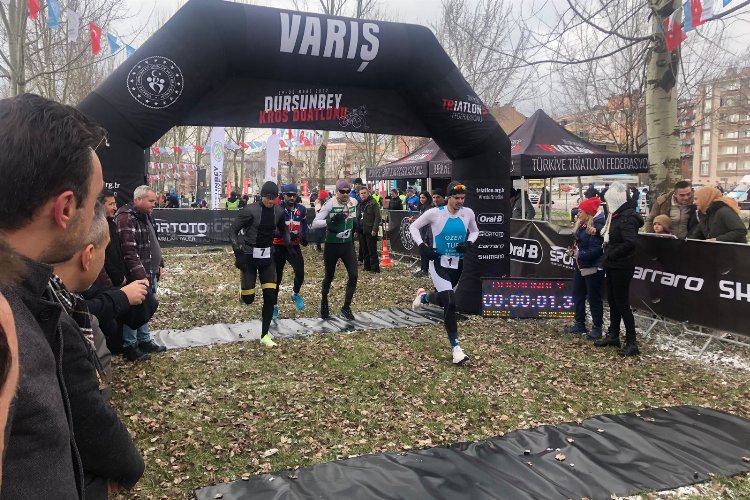 Triatlon sporcular Balıkesir Dursunbey'de yarıştı -