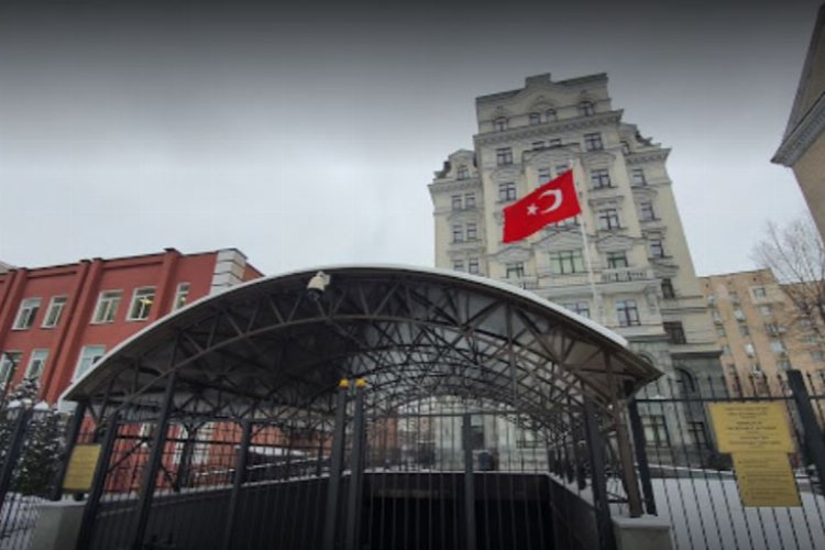 Türk Büyükelçiliği Kiev'e geri döndü -