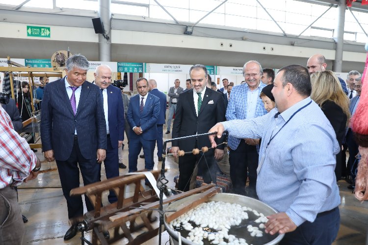 Türk dünyasının gelenekselleri Bursa'da vitrine çıktı -