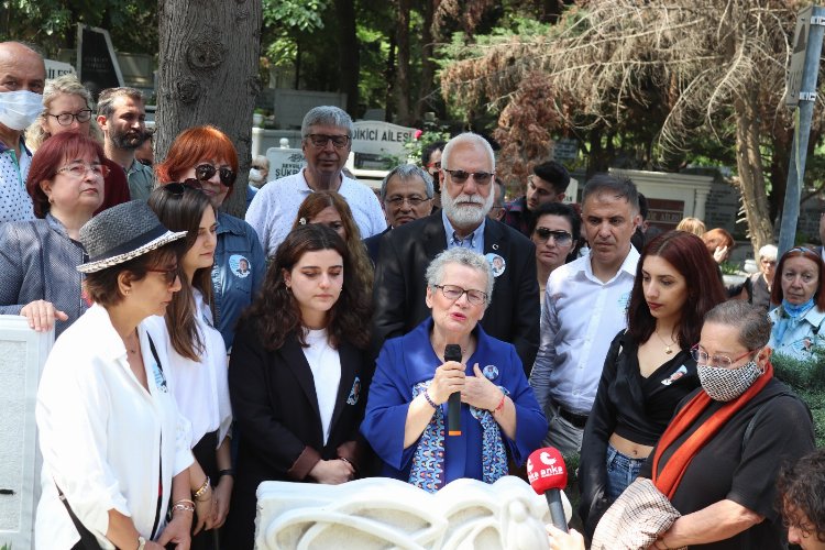 Türkan Saylan mezarı başında anıldı -