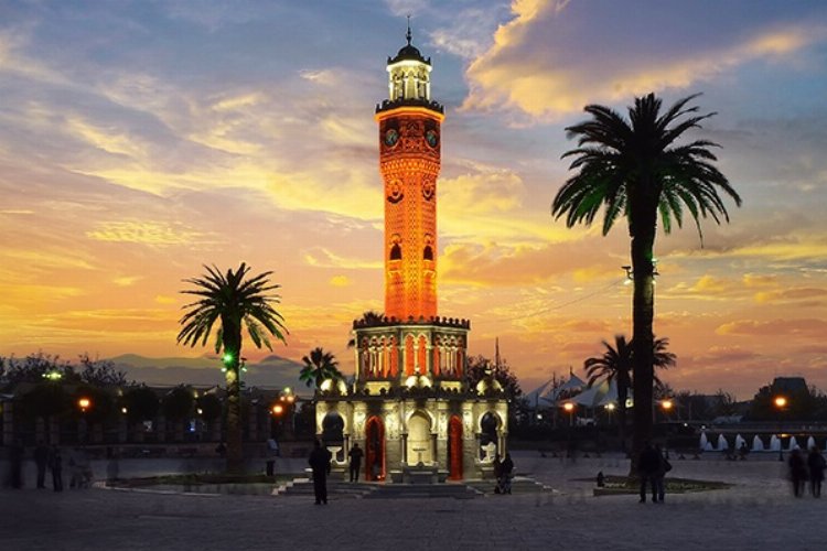 Türkiye’de nüfusun %49,9'u İzmir’de ise %50,3’ü kadın -