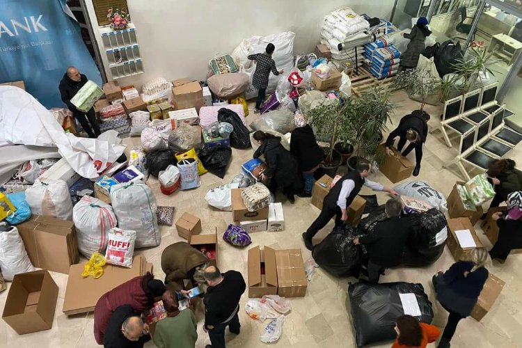 TÜGİS üyeleri depremzedelerin yanında -