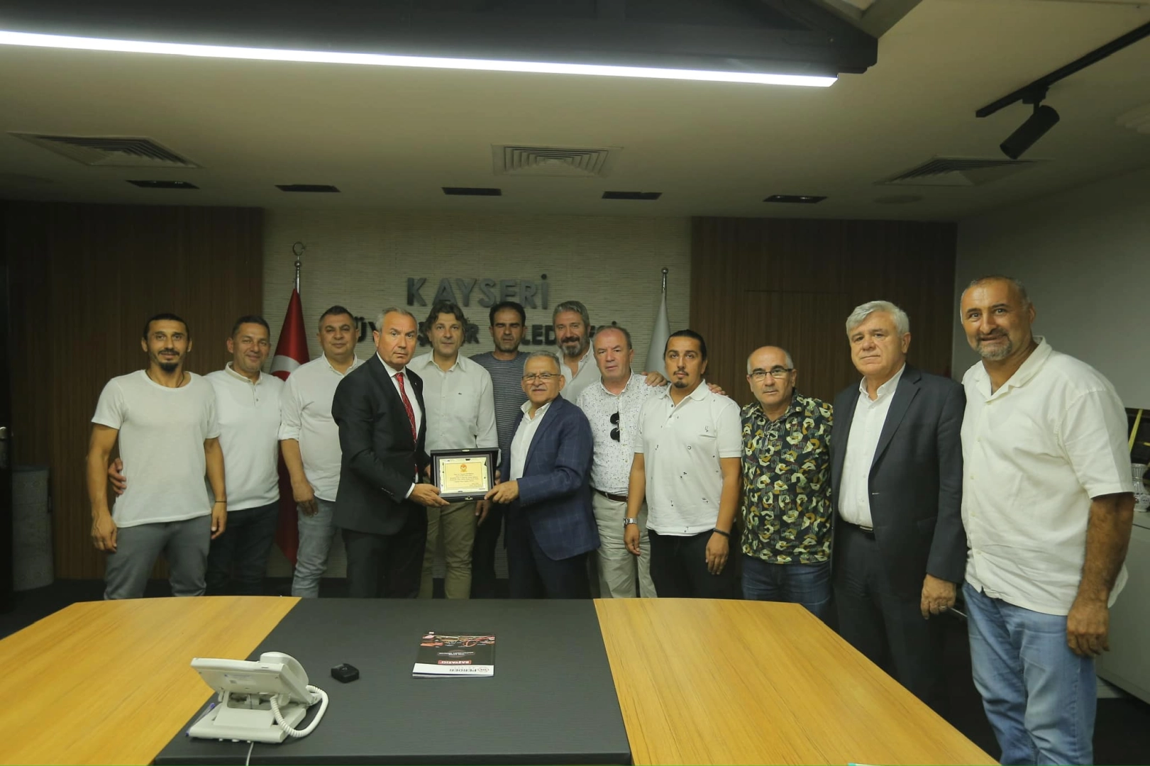 TÜRFAD Kayseri'den Büyükkılıç'a plaket -