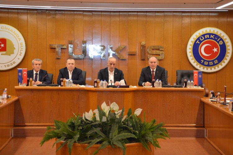 TÜRK-İŞ: Ne imza atarız, ne de o masaya otururuz! -