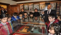 Türkan Dereli öğrenciler Basın Müzesini gezdi