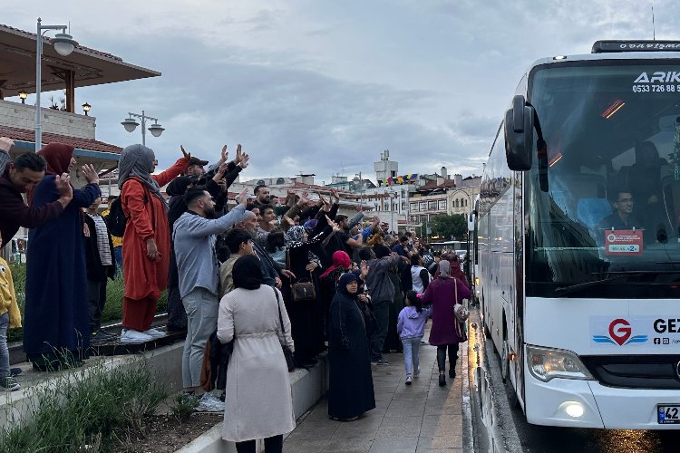 Türkiye’nin ilk Hac kafilesine Konya uğurlaması -