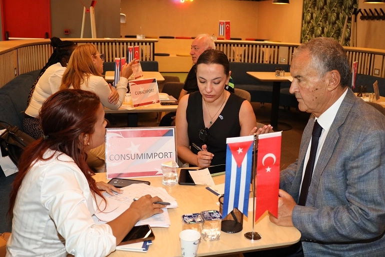 Türkiye ve Küba'nın hedefi doğrudan dış ticaret -