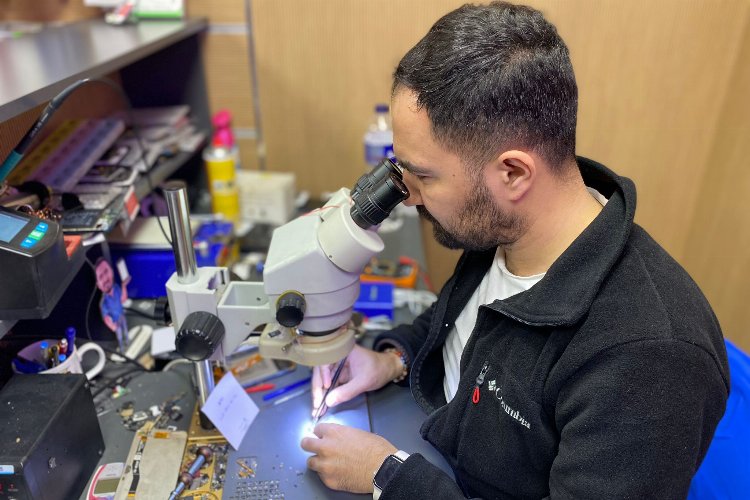 Tuşlu telefonlar yeniden vitrinde -