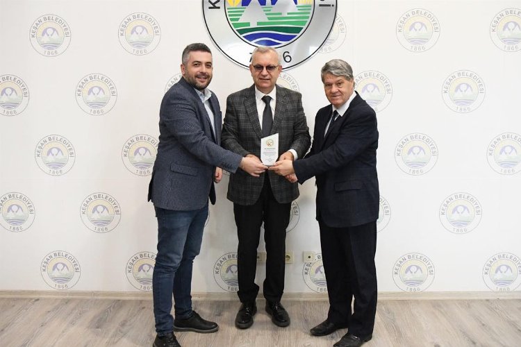 TYBB Edirne Şubesi’nden Başkan Helvacıoğlu’na teşekkür plaketi -