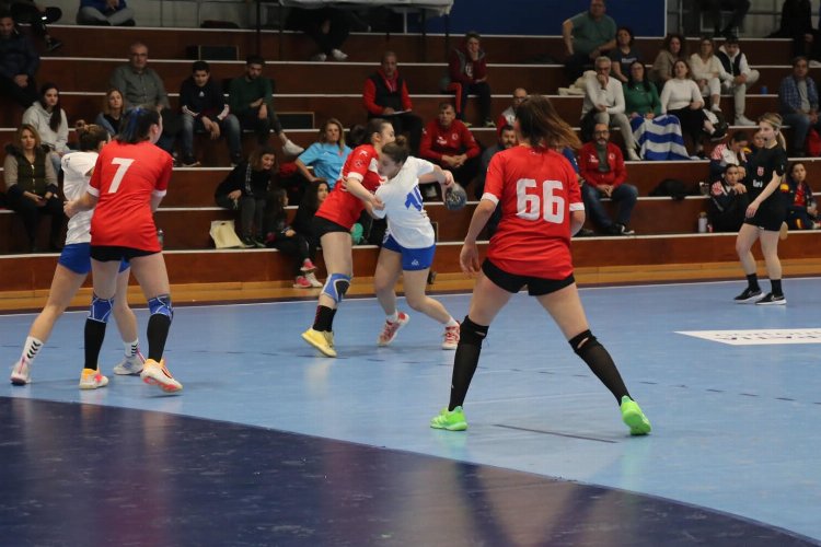 U17 Milli Kızlar'dan hentbolda çifte galibiyet -