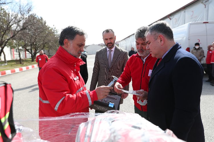 Ukrayna'ya Kızılay'la acil müdahale çantası yardımı -