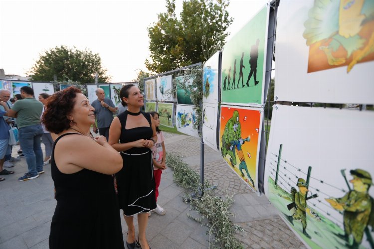 Ukraynalı ve Rus karikatüristler barış için Efes Selçuk'ta buluştu -