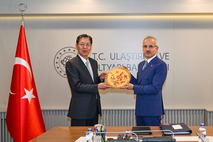 Ulaştırma ve Altyapı Bakanı Çin Büyükelçisi'ni ağırladı -