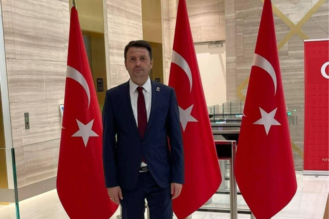 Uluslararası STK Başarı Ödülü Ayhan Özmekik'in -