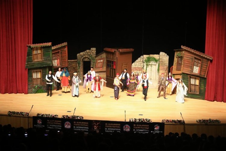 Uluslararası Tiyatro Festivali heyecanı sürüyor -