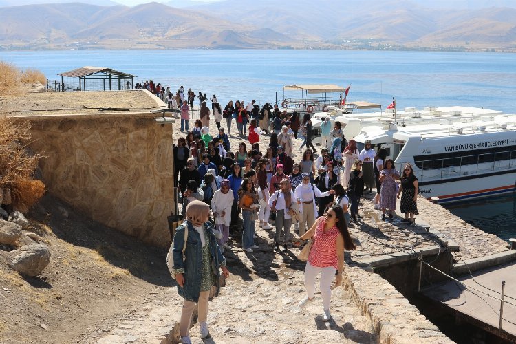 Üniversite öğrencileri Van'a hayran kaldı -
