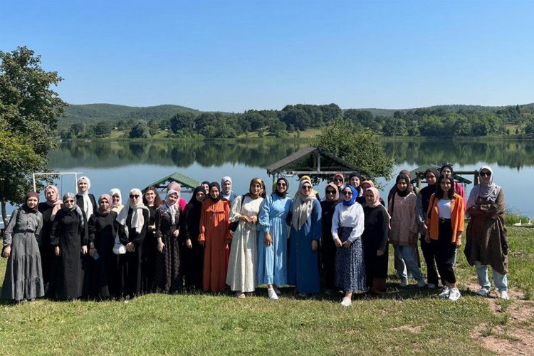 Üniversiteli gençler Sakarya'nın güzelliklerini keşfetti -