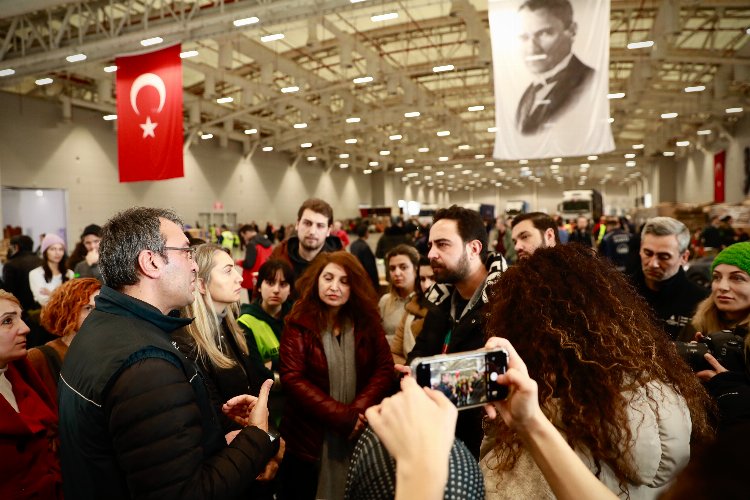 Ünlü oyunculardan depremzedelere destek -