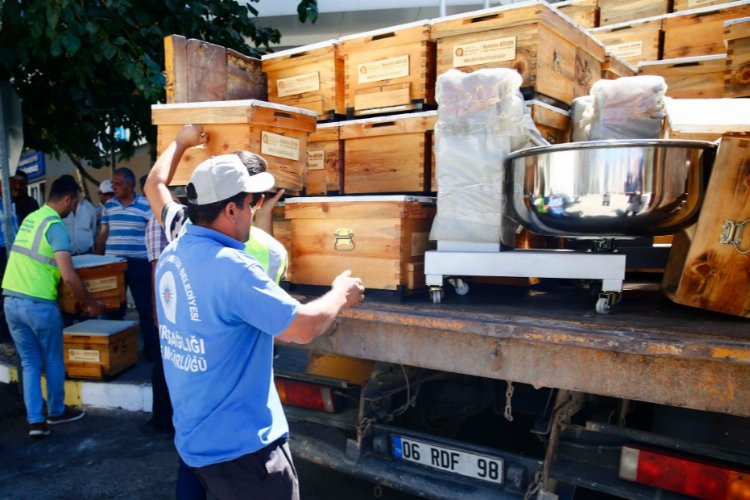 Üreticilere arı kovanı ve hamur yoğurma makinesi -