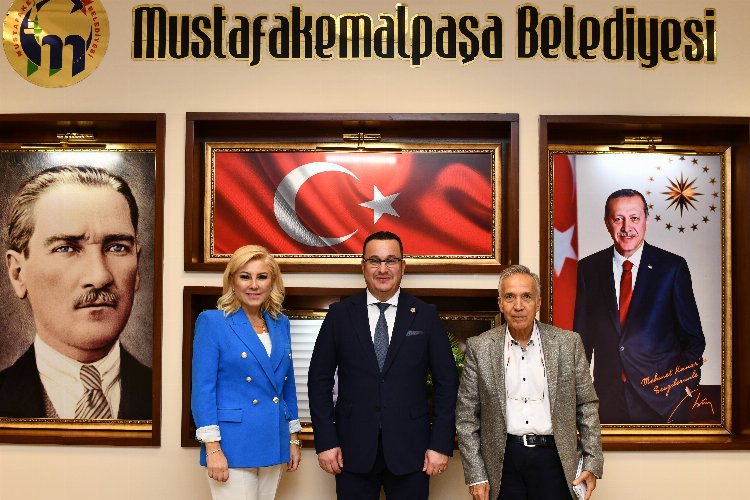 Usta gazeteciler Bursa'da 'dünyanın en büyük makamı'na konuk oldu -