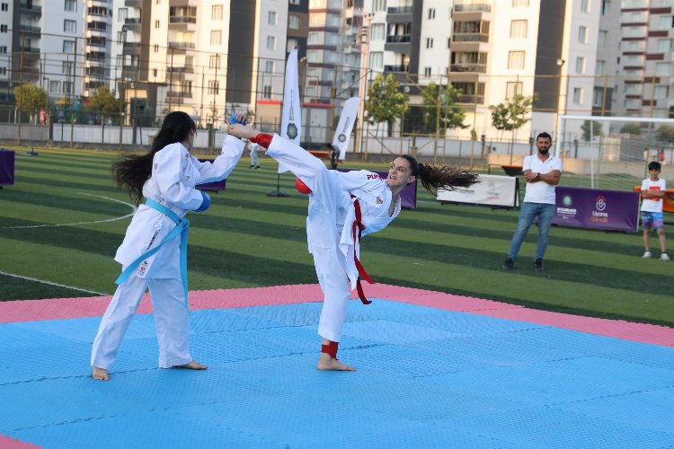 Uyanış Gençlik yeteneklerini sergiledi -
