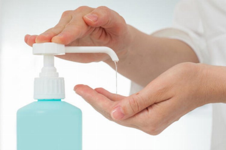 Uzmanlar uyardı: Elleri dezenfektanla yıkamayın! -
