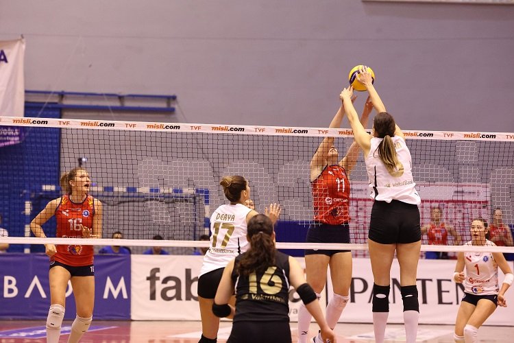VakıfBank, ligde de kazanmaya devam ediyor -