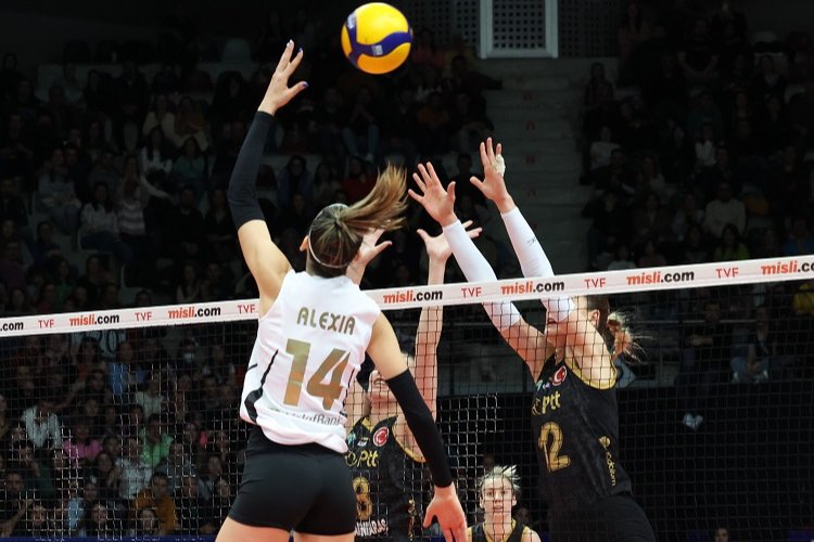 VakıfBank PTT'ye set vermedi -