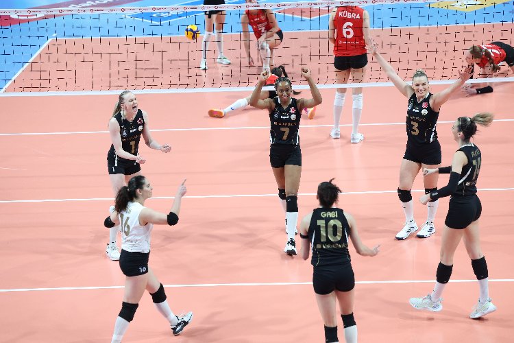 VakıfBank sezonu 3. sırada tamamladı -