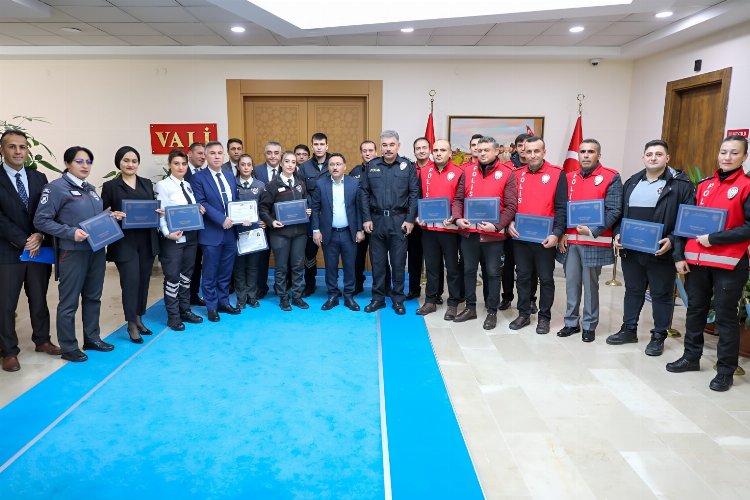 Vali Çiçek’ten güven timlerine başarı belgesi -
