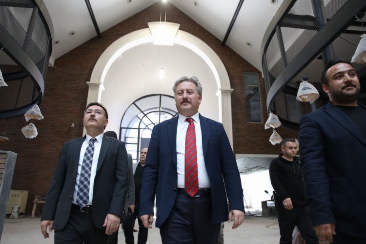 Vali Çiçek ve Başkan Palancıoğlu Çarşı Merlikgazi’yi inceledi -