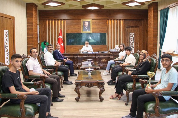 Vali Ekinci Bingöl'ün birincilerini ağırladı -