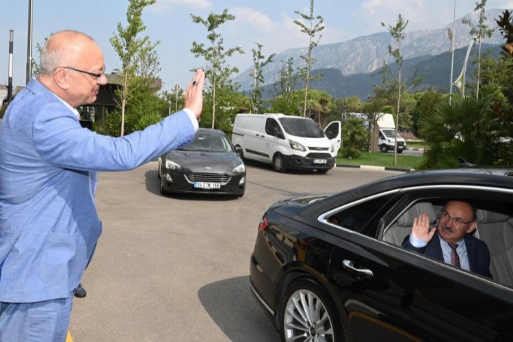 Vali Karadeniz'den Manisa'ya veda -