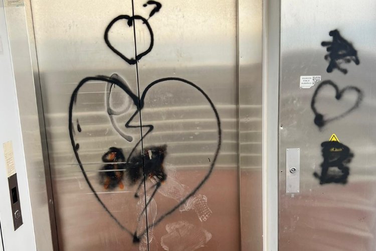 Vandallığa devam! Şehidimizden de mi utanmıyorsunuz? -