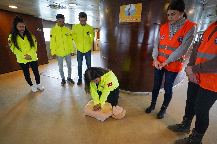 Vapursa ilk yardım eğitimleri devam ediyor -