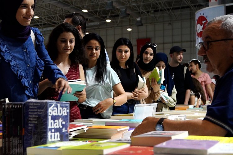 Vatandaşlar Gaziantep Kitap Fuarı'nı çok sevdi -