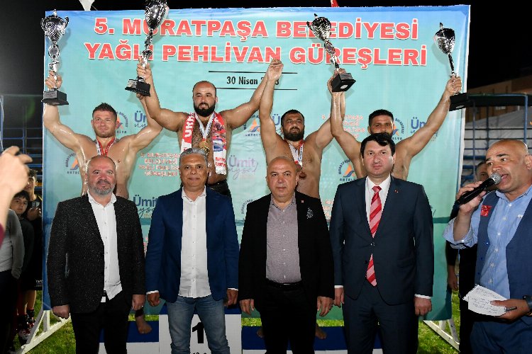 Video hakemli ilk güreşlerin başpehlivanı Orhan Okulu oldu -