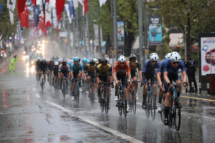Yağmur altında Tour of İstanbul! Kazanan İstanbul oldu -