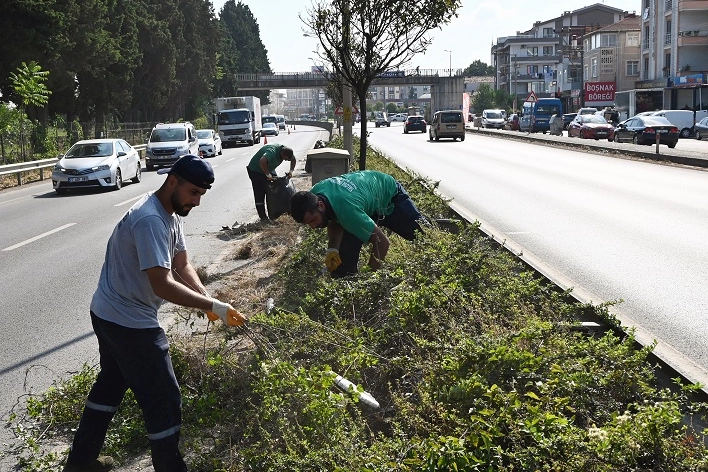 Yalova'da orta refüjlere kapsamlı temizlik -