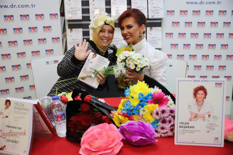 Yelda Başaran'a çiçekli sürpriz -