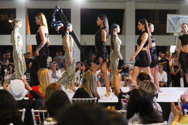 Yeni jenerasyon moda büyüledi -
