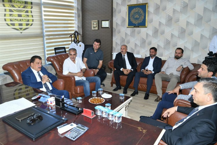 Yeni Malatyaspor'a il protokolünden destek ziyareti -