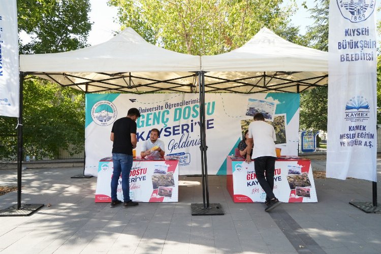 Yeni üniversitelilere Kayseri 'hoş geldin' dedi -