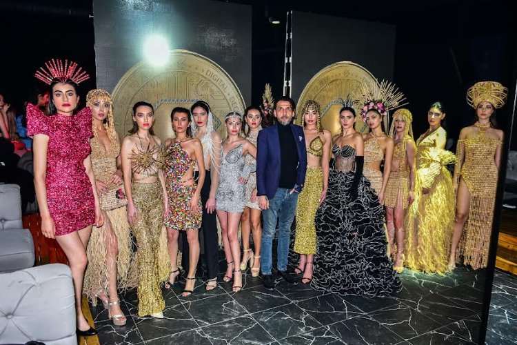 Yeni yılın ilk defilesi 'Fashion'dan canlı yapıldı -