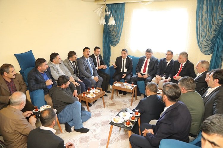 Yeniden Refah Partisi Kayseri vekil adaylarından çat kapı -