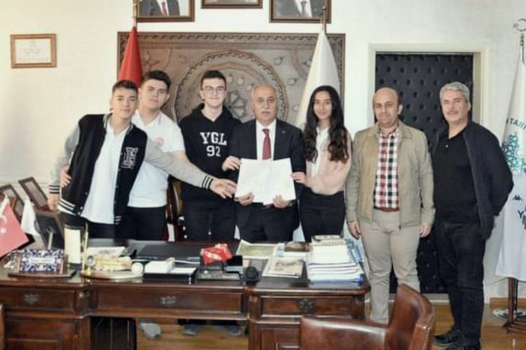Yenişehirli öğrencilerden afetzedelere anlamlı bağış -