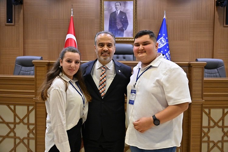 Yerel ve ulusal sorunlara genç bakış -