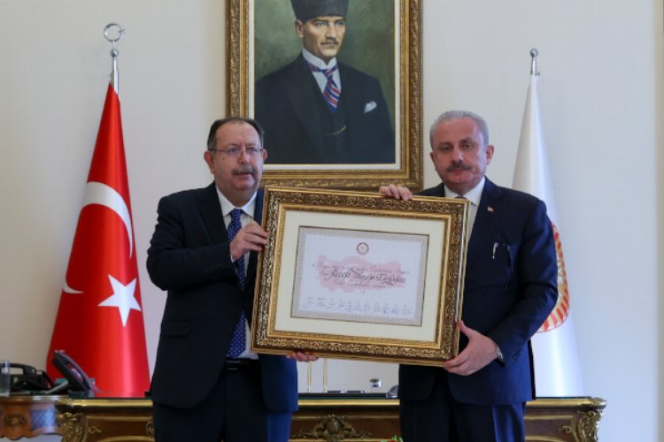 YSK, Erdoğan'ın mazbatasını Şentop'a takdim etti -